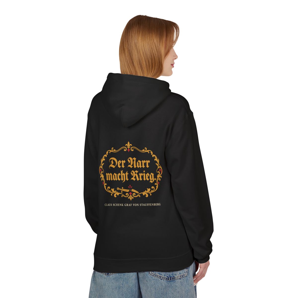 Unisex Fleece Hoodie mit Zitat - Stauffenberg - Der Narr macht Krieg Fraktur – person-1-back