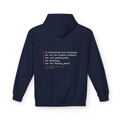Unisex Fleece Hoodie mit Zitat - Tucholsky - Schmutz Weltbuehne – back