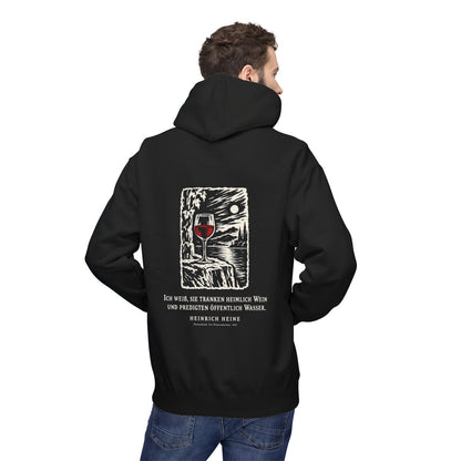 Unisex Fleece Hoodie mit Zitat - Heine - Ich weiß, sie tranken heimlich Wein Holzschnitt – person-2-back