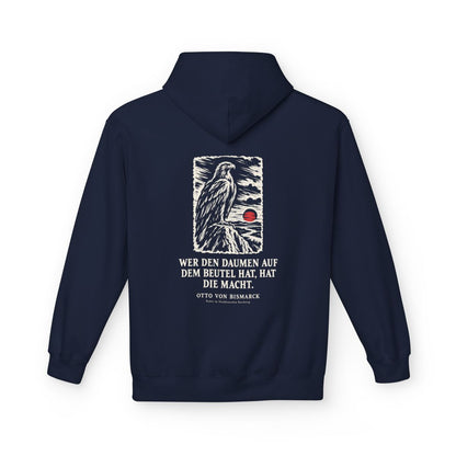 Unisex Fleece Hoodie mit Zitat - Bismarck - Wer den Daumen Holzschnitt – back