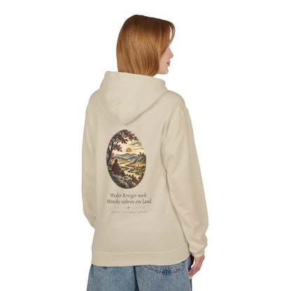 Unisex Fleece Hoodie mit Zitat - Herder - Weder Krieger noch Mönche nähren ein Land – person-1-back