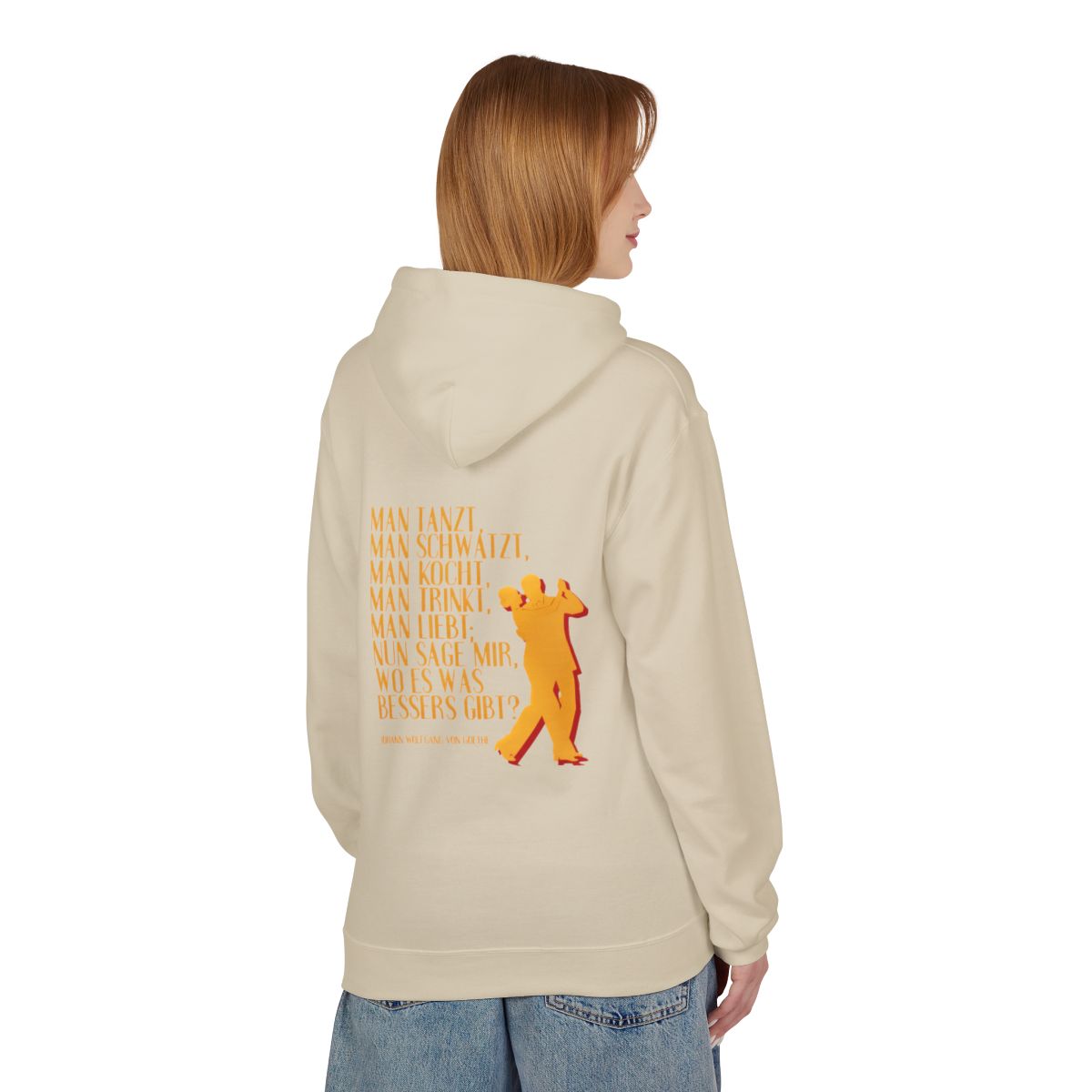 Unisex Fleece Hoodie mit Zitat - Goethe - Man tanzt man trinkt – person-1-back