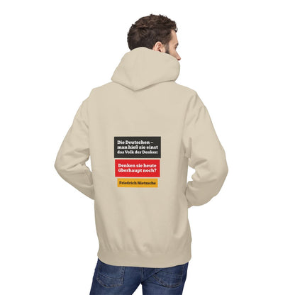 Unisex Fleece Hoodie mit Zitat - Nietzsche - Volk der Denker Balken – person-2-back