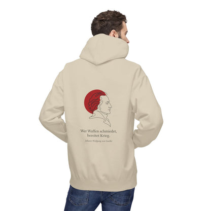Unisex Fleece Hoodie mit Zitat - Goethe - Wer Waffen schmiedet – person-2-back