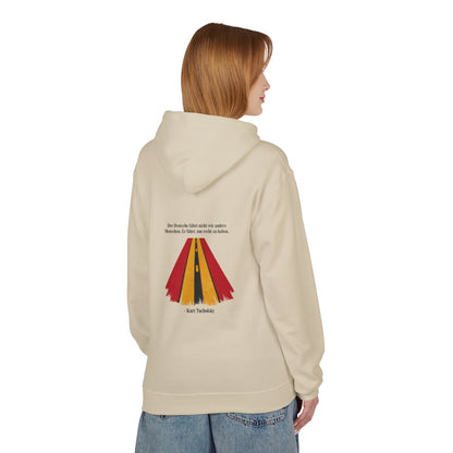 Unisex Fleece Hoodie mit Zitat - Tucholsky - Fährt um recht zu haben – person-1-back