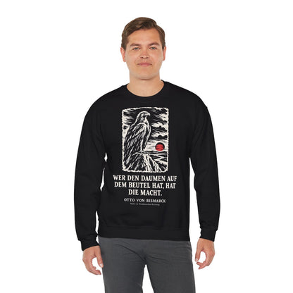 Unisex Sweatshirt mit Zitat - Bismarck - Wer den Daumen Holzschnitt – person-3