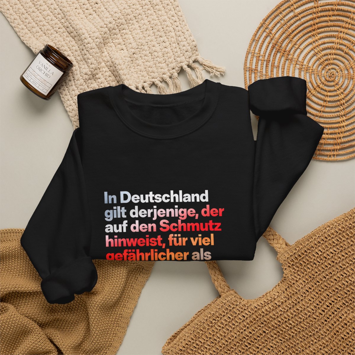 Unisex Sweatshirt mit Zitat - Tucholsky - Schmutz – folded-2