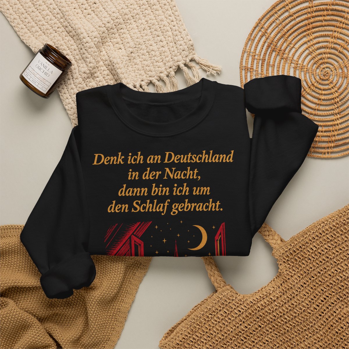 Unisex Sweatshirt mit Zitat - Heine - Denk ich an Deutschland Nachtfenster – folded-2