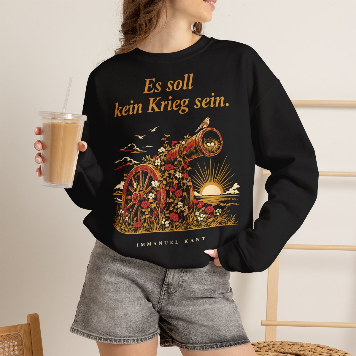 Unisex Sweatshirt mit Zitat - Kant - Es soll kein Krieg sein – lifestyle-2