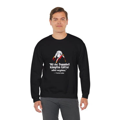 Unisex Sweatshirt mit Zitat - Schiller - Mit der Dummheit kämpfen Götter – person-3