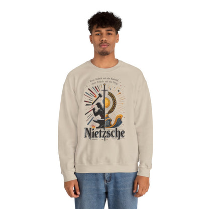 Unisex Sweatshirt mit Zitat - Nietzsche - Arbeit sei ein Kampf – person-2