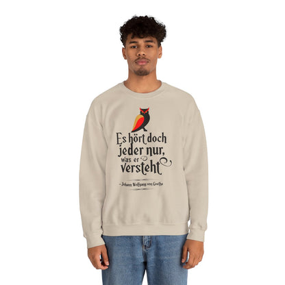 Unisex Sweatshirt mit Zitat - Goethe - Jeder hört nur was er versteht – person-2