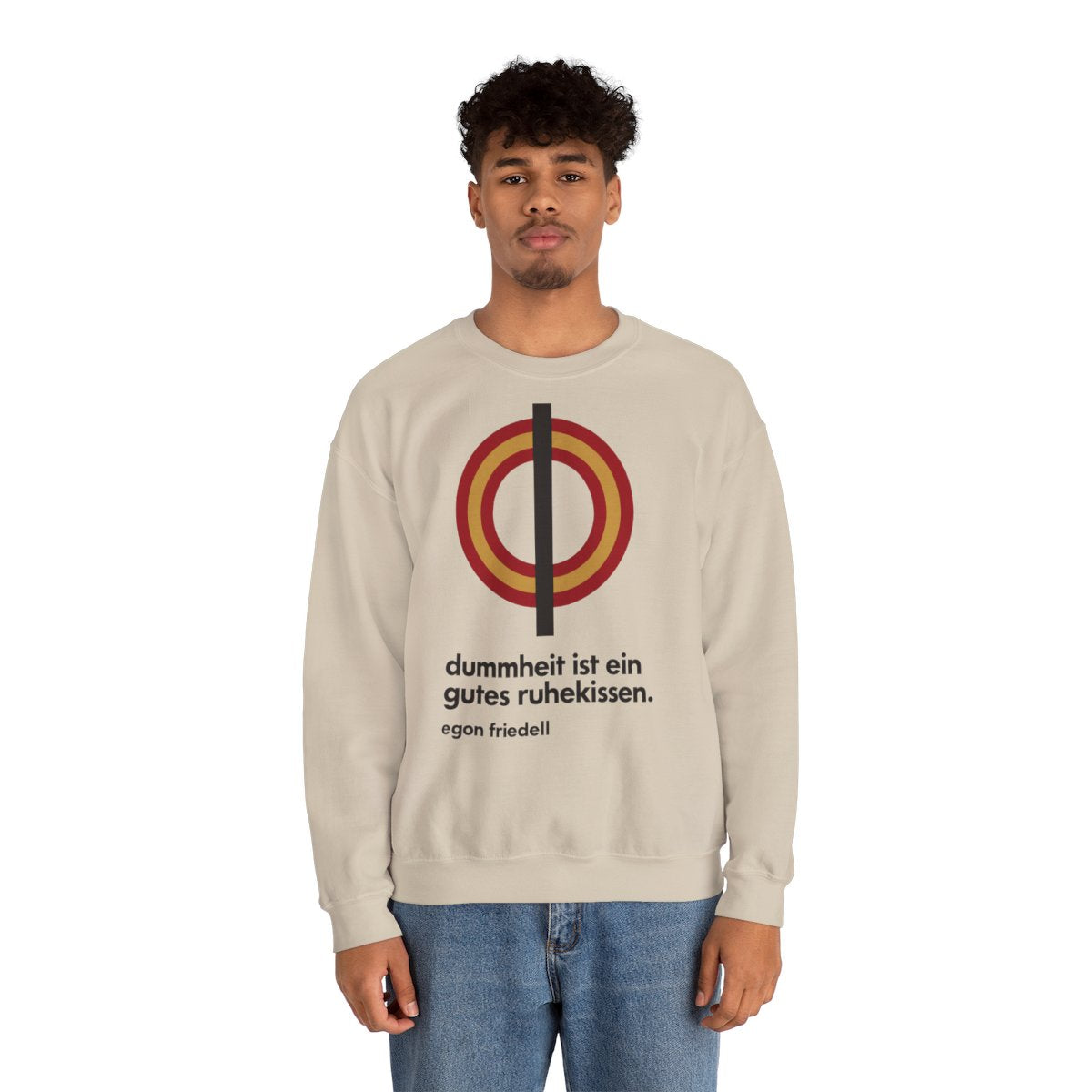 Unisex Sweatshirt mit Zitat - Friedell - Dummheit ist ein gutes Ruhekissen – person-2