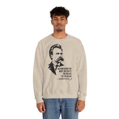 Unisex Sweatshirt mit Zitat - Nietzsche - Zwei Drittel für sich – person-2