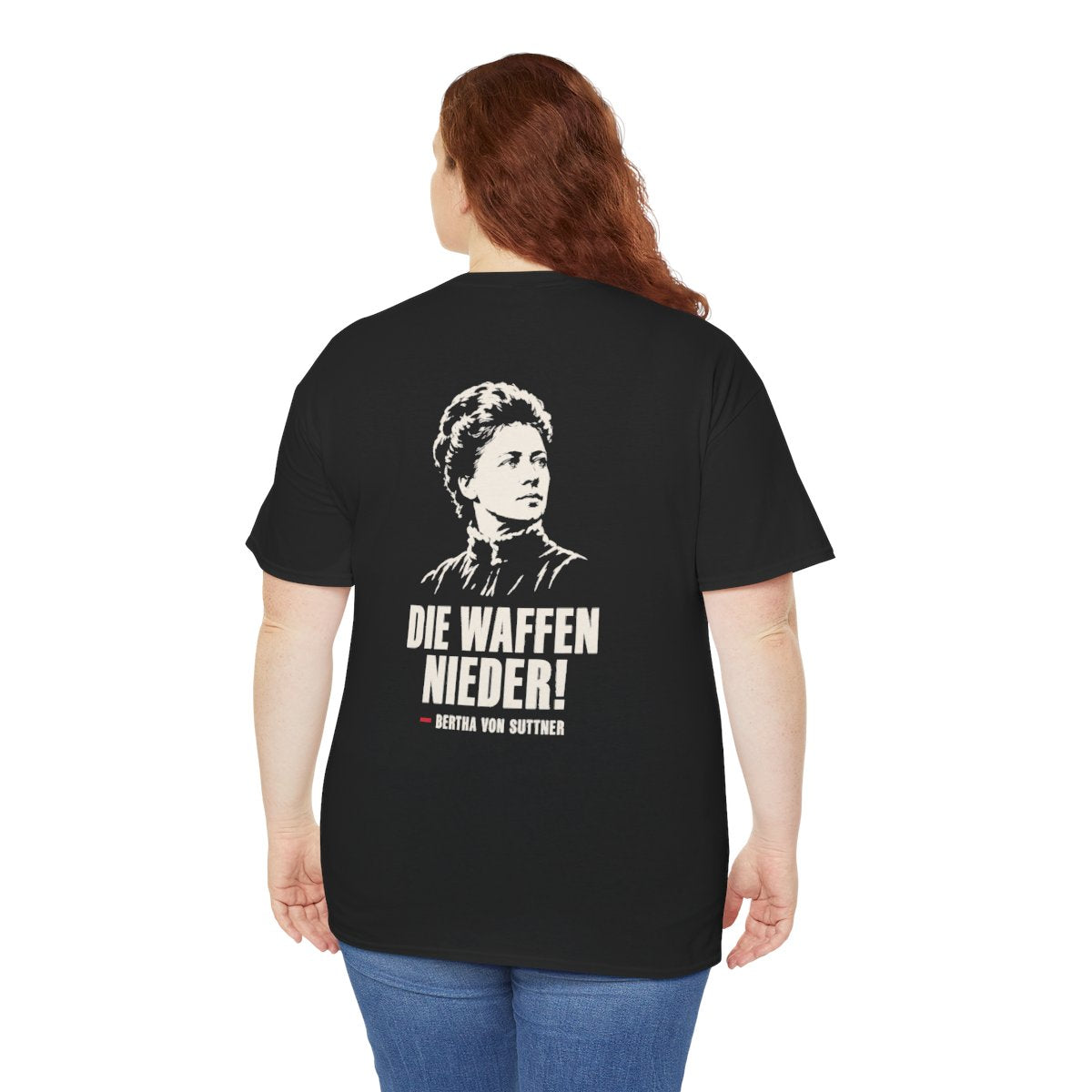 Unisex T-Shirt mit Zitat - Bertha von Suttner - Die Waffen nieder (Druck hinten) – person-5-back