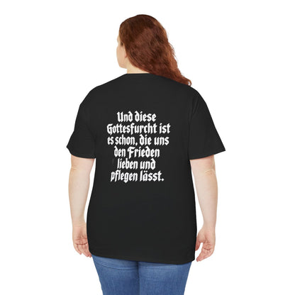 Unisex T-Shirt mit Zitat - Bismarck - Fürchten Gott sonst nichts (Druck hinten) – person-5-back