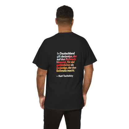 Unisex T-Shirt mit Zitat - Tucholsky - Schmutz (Druck hinten) – person-6-back