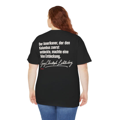 Unisex T-Shirt mit Zitat - Lichtenberg - Der Amerikaner Signatur (Druck hinten) – person-5-back