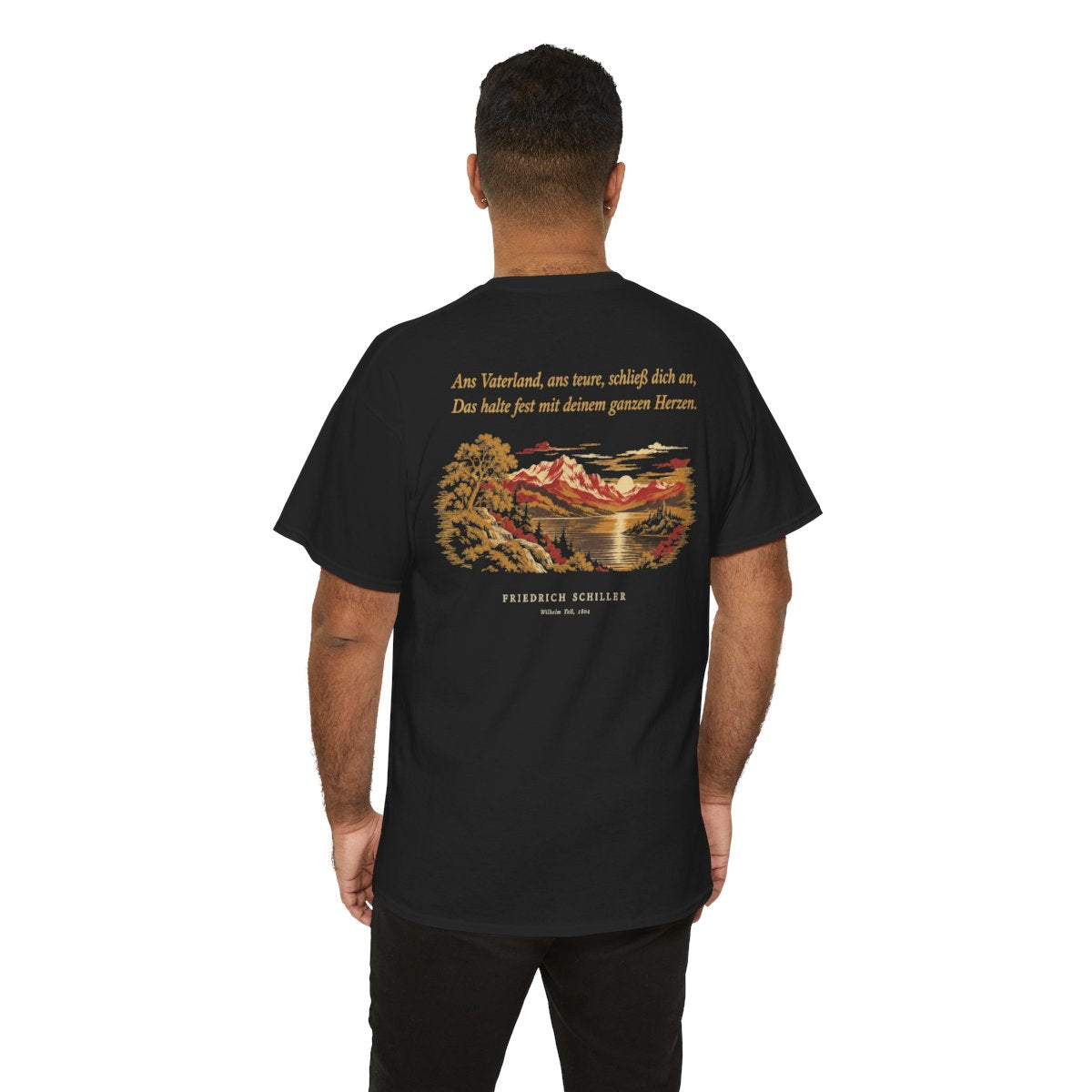 Unisex T-Shirt mit Zitat - Schiller - Ans Vaterland, ans teure, schließ dich an Nachtstück (Druck hinten) – person-6-back