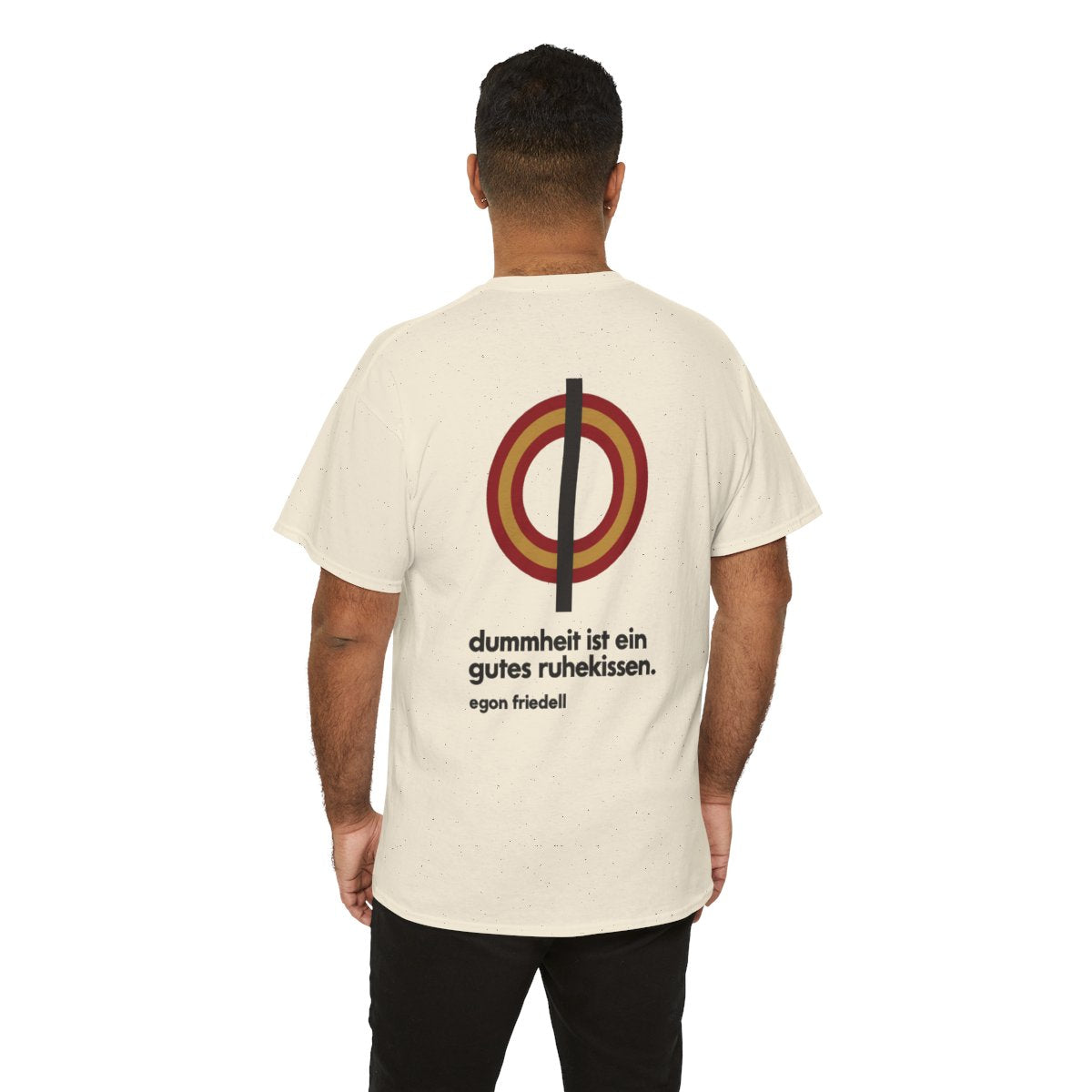 Unisex T-Shirt mit Zitat - Friedell - Dummheit ist ein gutes Ruhekissen (Druck hinten) – person-6-back