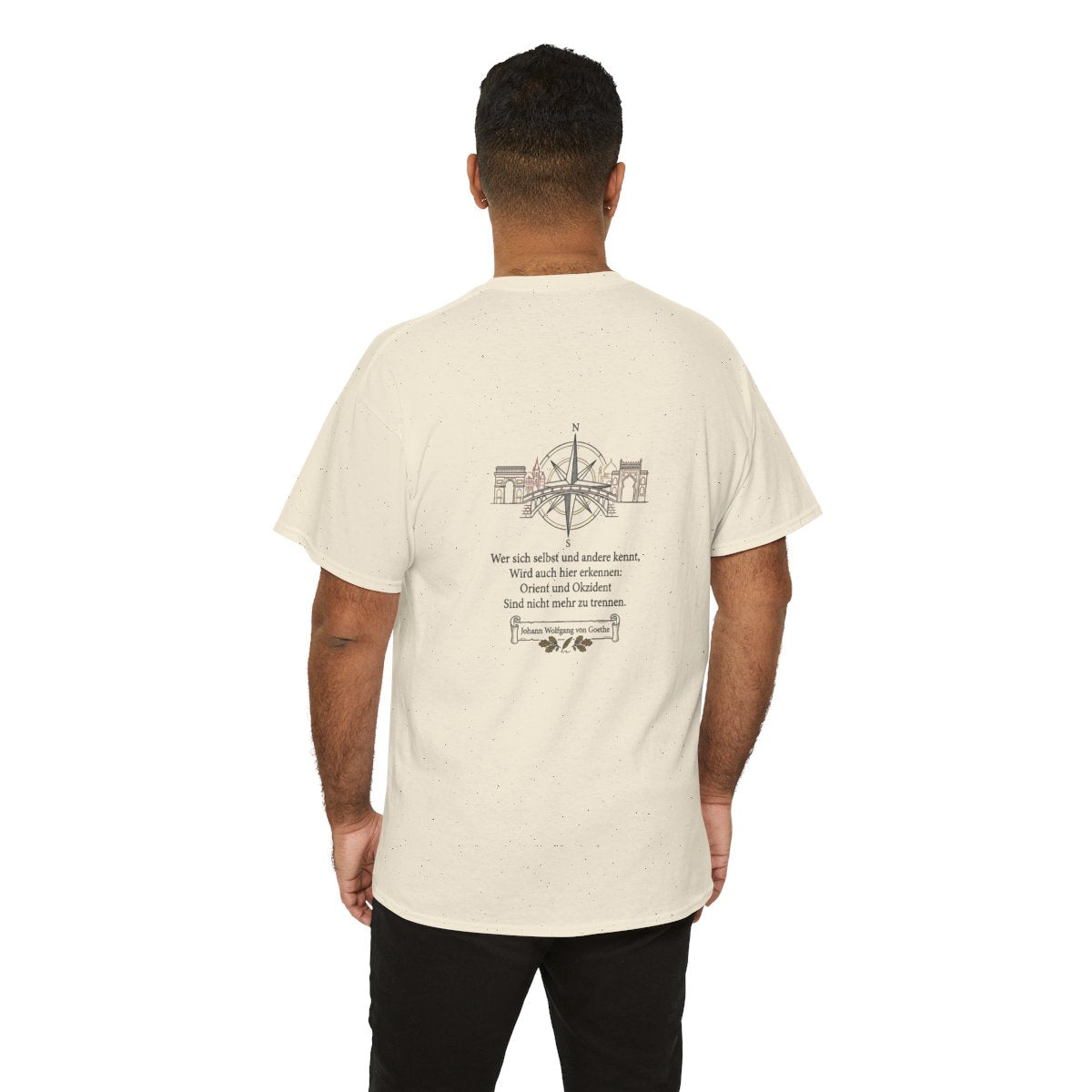 Unisex T-Shirt mit Zitat - Goethe - Orient und Okzident (Druck hinten) – person-6-back