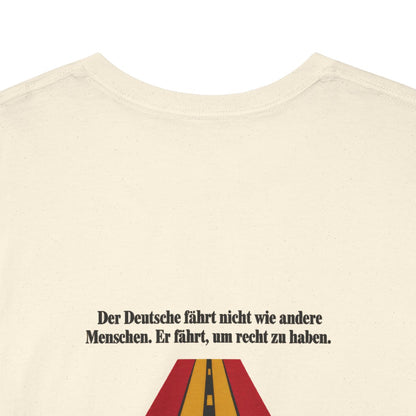 Unisex T-Shirt mit Zitat - Tucholsky - Fährt um recht zu haben (Druck hinten) – back-collar-closeup