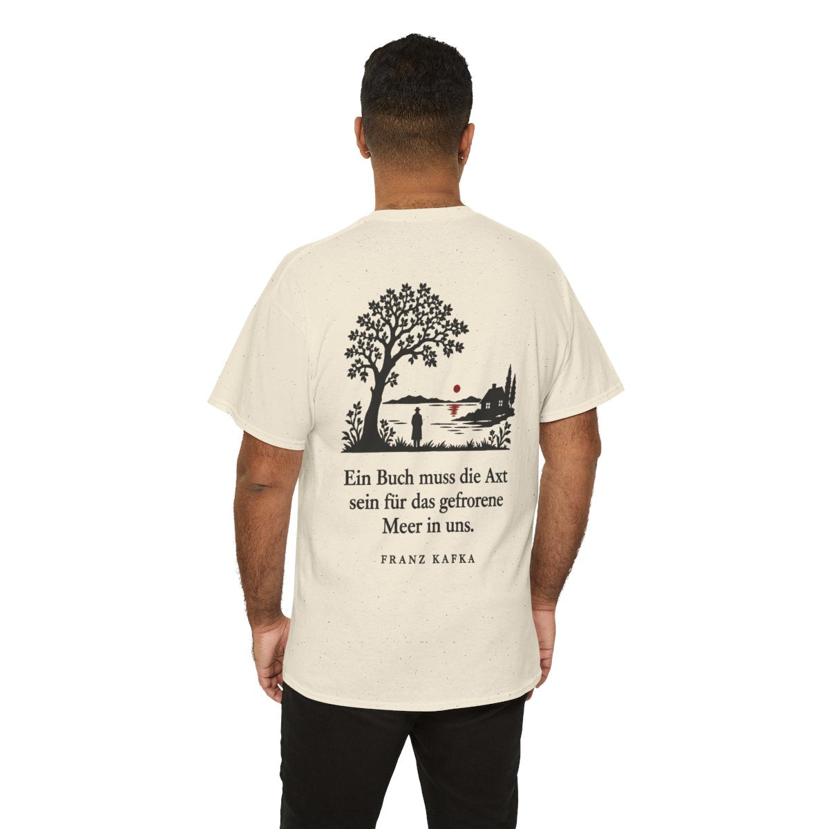 Unisex T-Shirt mit Zitat - Kafka - Ein Buch muss die Axt Scherenschnitt (Druck hinten) – person-6-back