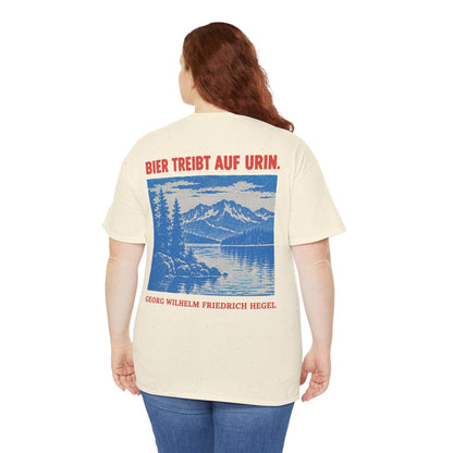 Unisex T-Shirt mit Zitat - Hegel - Bier treibt auf Urin Plakat (Druck hinten) – person-5-back