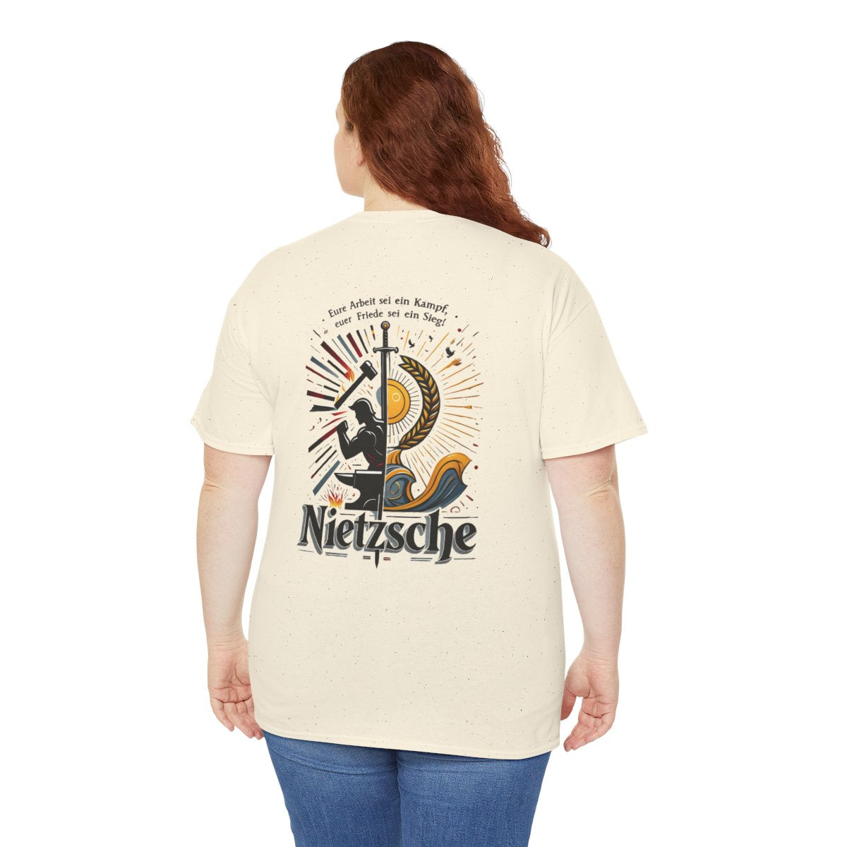 Unisex T-Shirt mit Zitat - Nietzsche - Arbeit sei ein Kampf (Druck hinten) – person-5-back