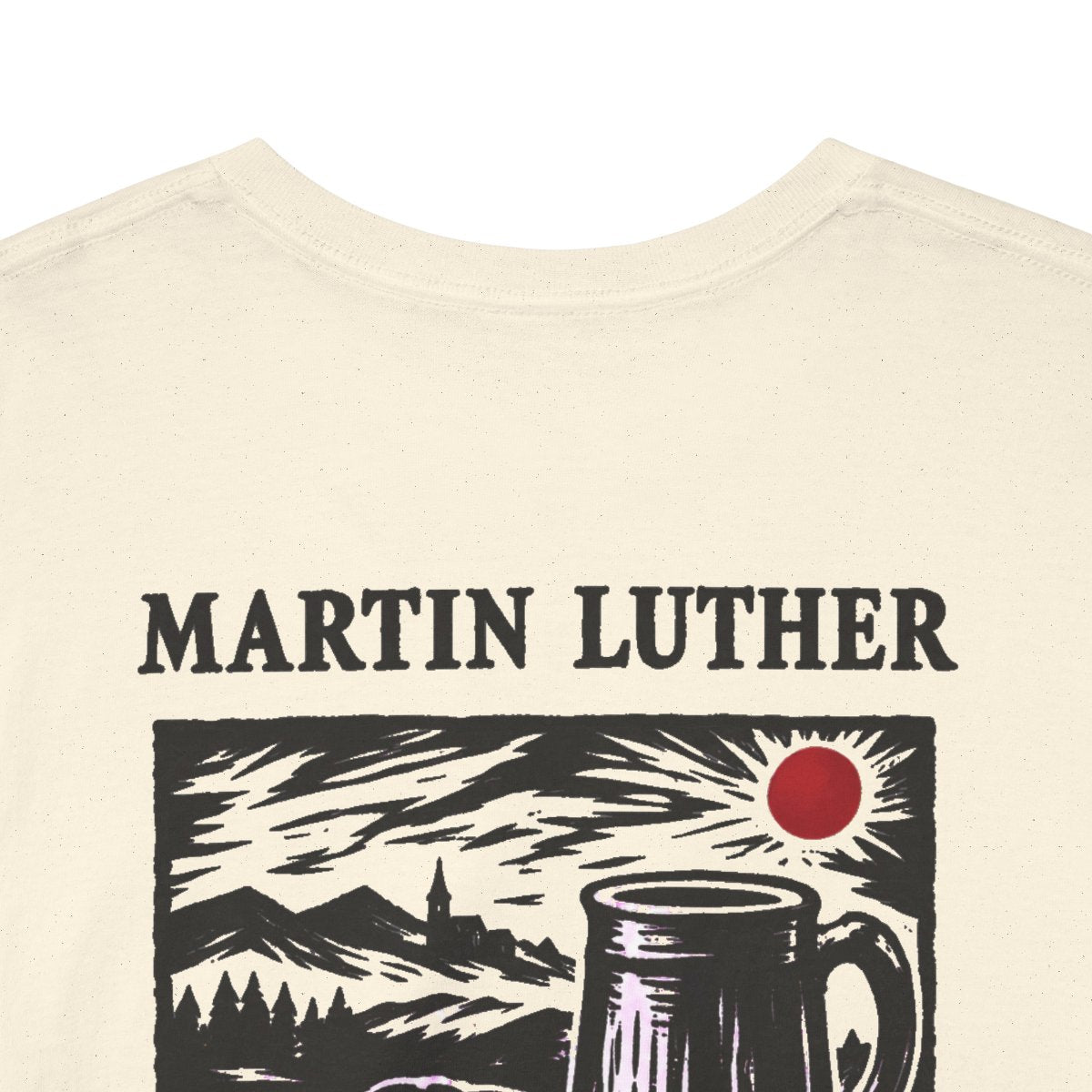 Unisex T-Shirt mit Zitat - Luther - Ich esse wie ein Böhme Holzschnitt (Druck hinten) – back-collar-closeup