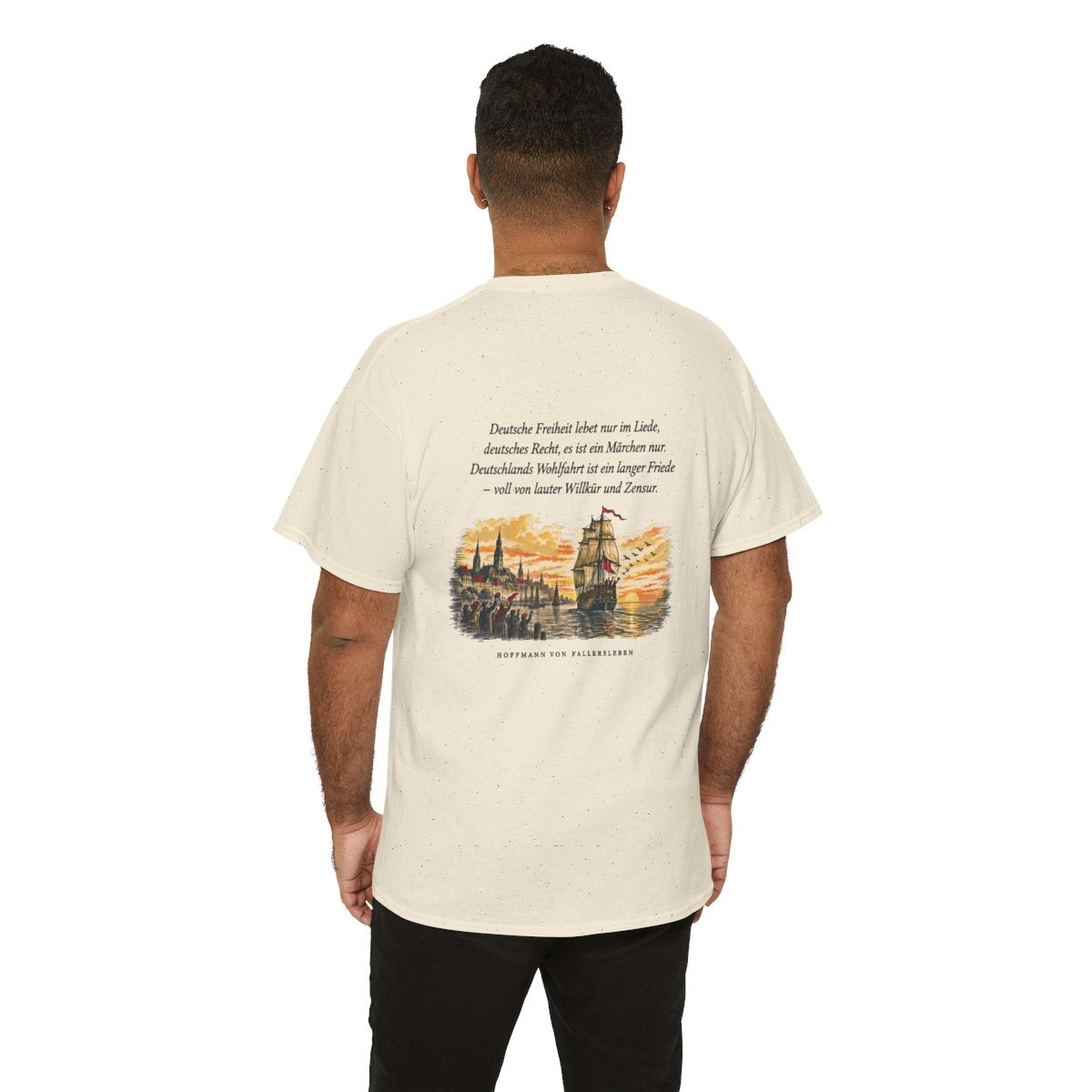 Unisex T-Shirt mit Zitat - Fallersleben - Deutsche Freiheit lebet nur im Liede (Druck hinten) – person-6-back