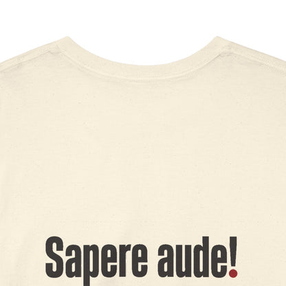 Unisex T-Shirt mit Zitat - Kant - Sapere aude Signatur (Druck hinten) – back-collar-closeup