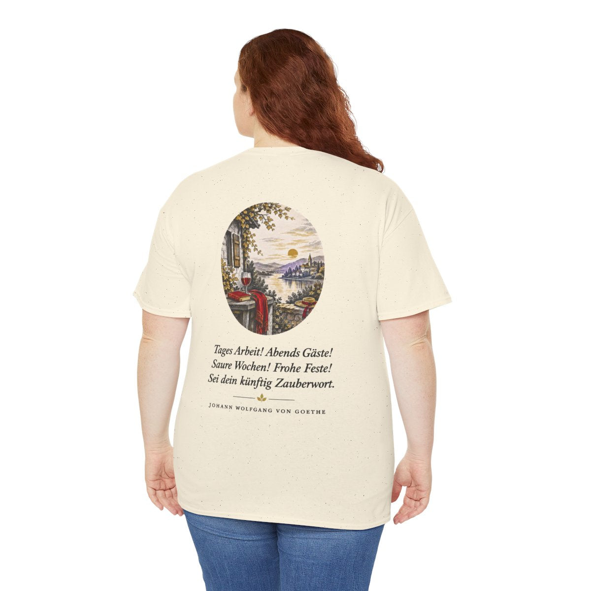 Unisex T-Shirt mit Zitat - Goethe - Tages Arbeit (Druck hinten) – person-5-back