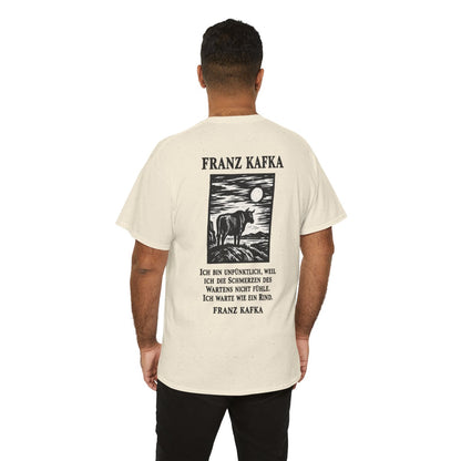 Unisex T-Shirt mit Zitat - Kafka - Ich bin unpünktlich (Druck hinten) – person-6-back