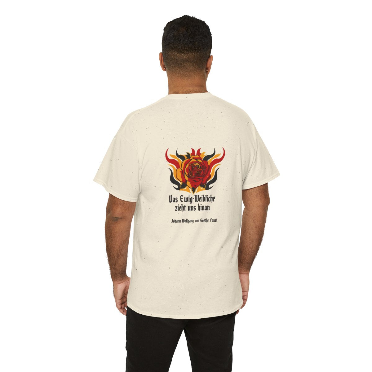 Unisex T-Shirt mit Zitat - Goethe - Das Ewig-Weibliche (Druck hinten) – person-6-back
