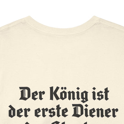 Unisex T-Shirt mit Zitat - Friedrich II. - Erster Diener des Staates (Druck hinten) – back-collar-closeup