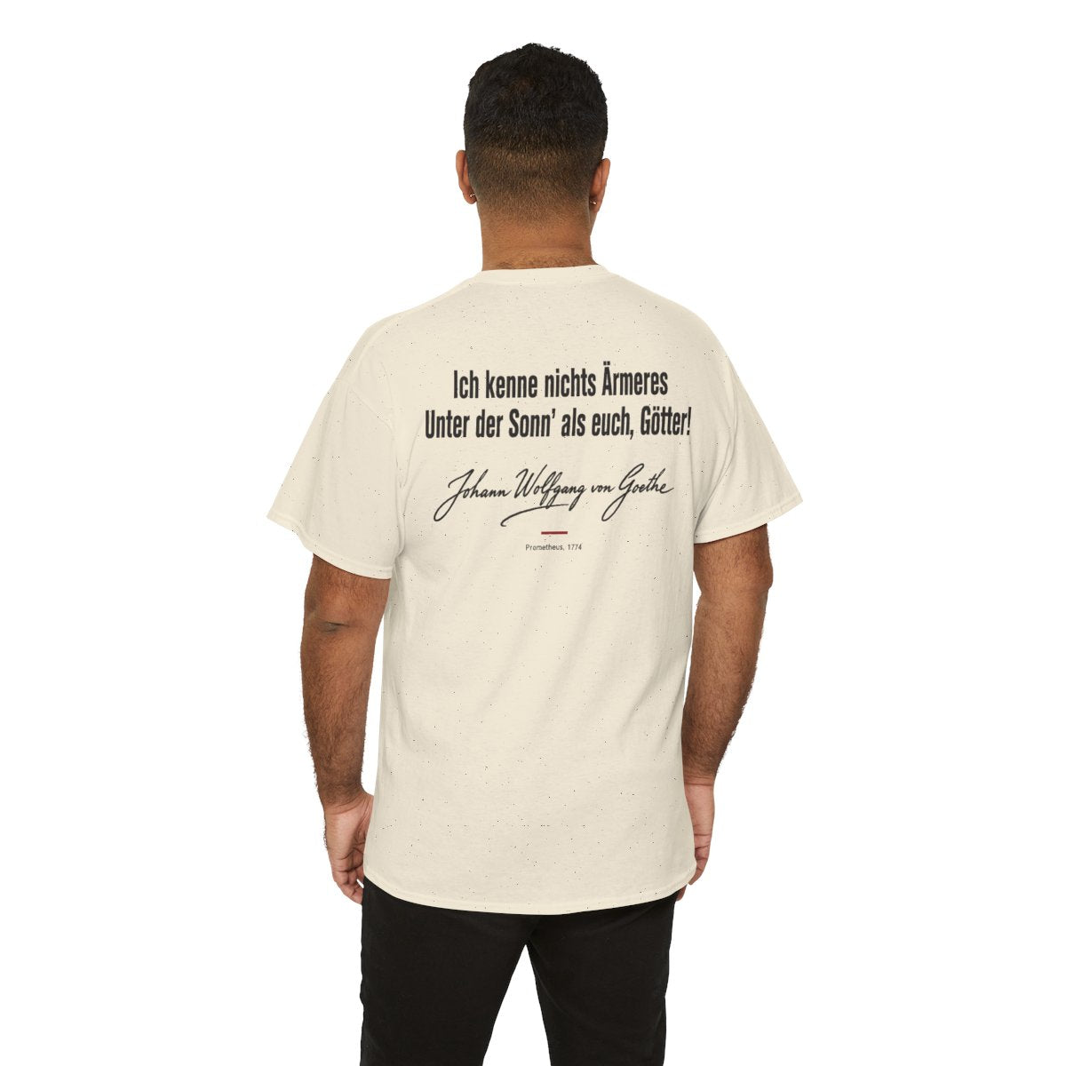 Unisex T-Shirt mit Zitat - Goethe - Ich kenne nichts Ärmeres Signatur (Druck hinten) – person-6-back