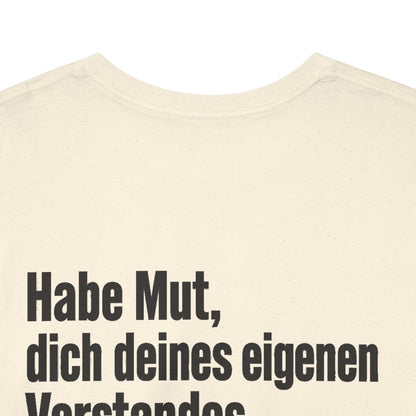 Unisex T-Shirt mit Zitat - Kant - Habe Mut Signatur (Druck hinten) – back-collar-closeup