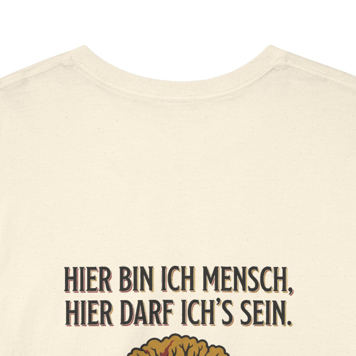 Unisex T-Shirt mit Zitat - Goethe - Hier bin ich Mensch (Druck hinten) – back-collar-closeup