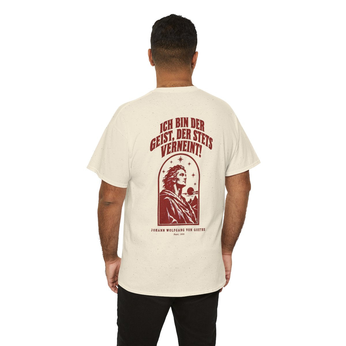 Unisex T-Shirt mit Zitat - Goethe - Ich bin der Geist, der stets verneint (Druck hinten) – person-6-back