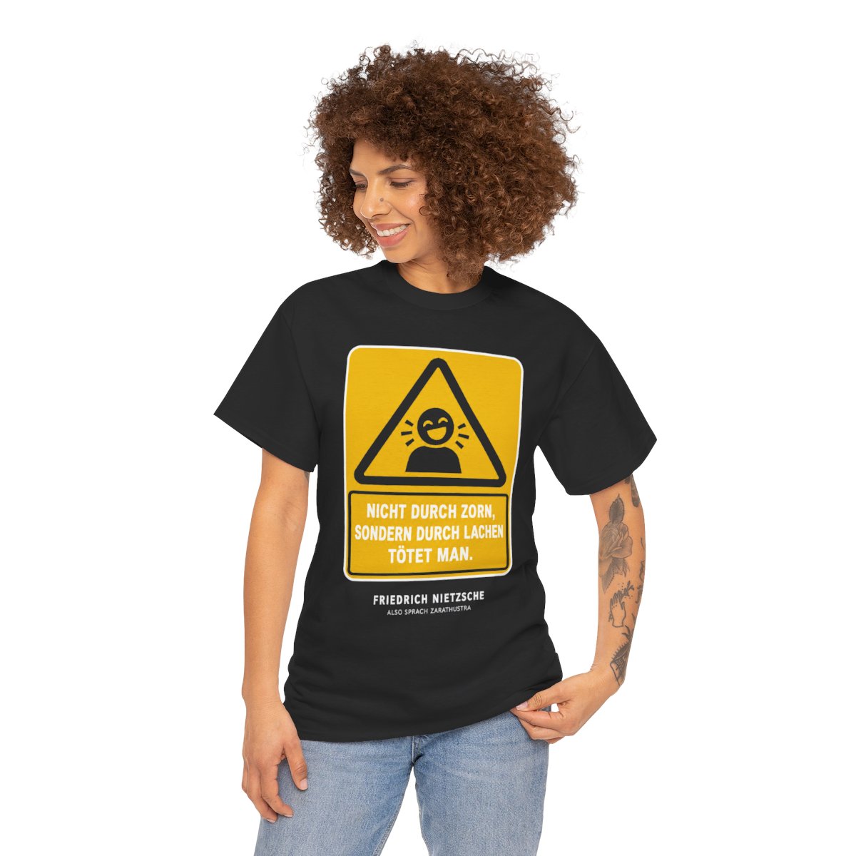 Unisex T-Shirt mit Zitat - Nietzsche - Nicht durch Zorn – person-1