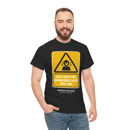 Unisex T-Shirt mit Zitat - Nietzsche - Nicht durch Zorn – person-3