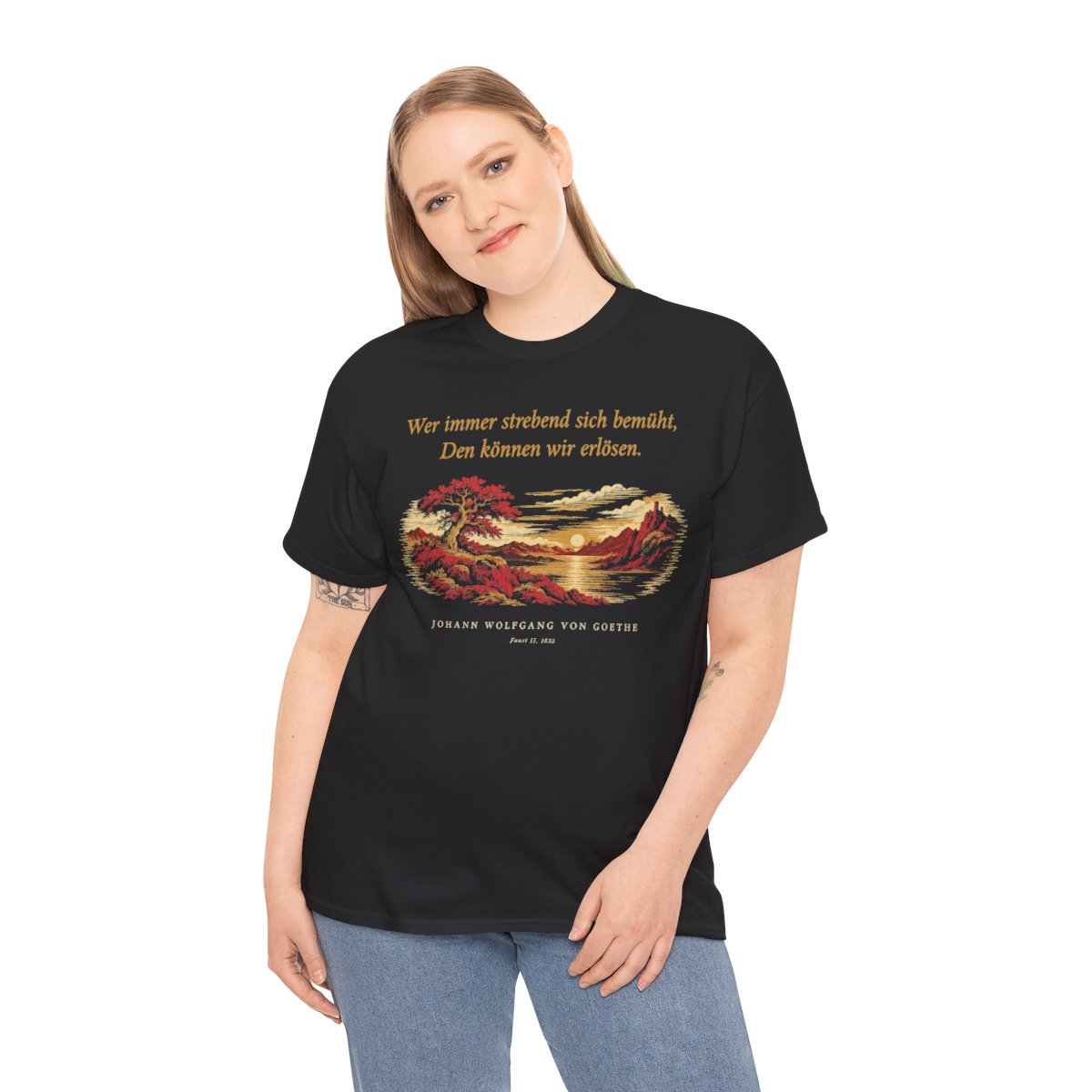 Unisex T-Shirt mit Zitat - Goethe - Wer immer strebend sich bemüht – person-2