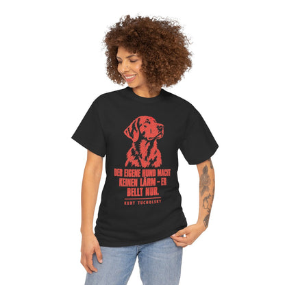 Unisex T-Shirt mit Zitat - Tucholsky - Der eigene Hund macht keinen – person-1