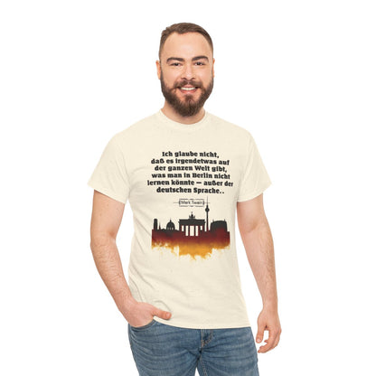 Unisex T-Shirt mit Zitat - Twain - Berlin und die deutsche Sprache – person-3