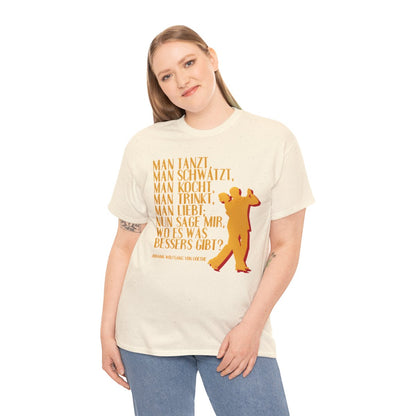 Unisex T-Shirt mit Zitat - Goethe - Man tanzt man trinkt – person-2