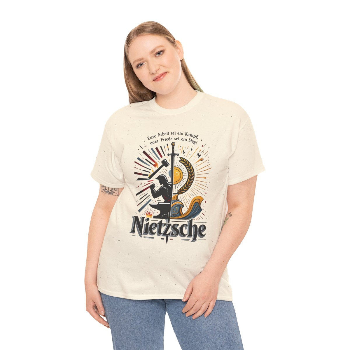 Unisex T-Shirt mit Zitat - Nietzsche - Arbeit sei ein Kampf – person-2