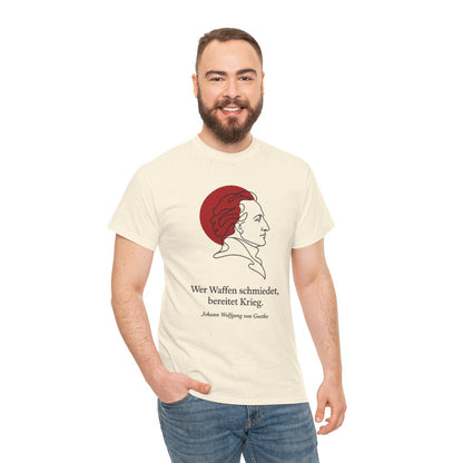 Unisex T-Shirt mit Zitat - Goethe - Wer Waffen schmiedet – person-3