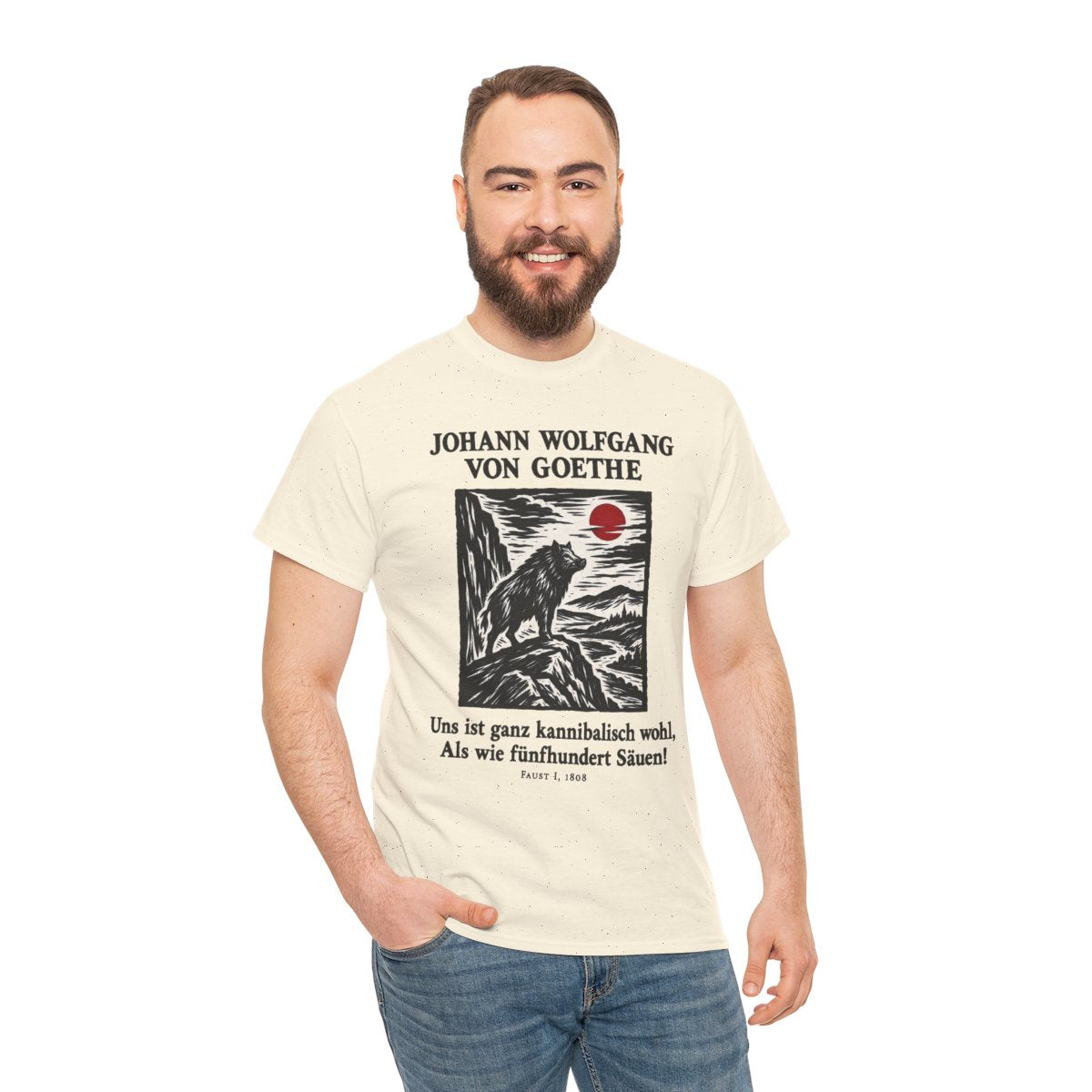 Unisex T-Shirt mit Zitat - Goethe - Uns ist ganz kannibalisch wohl – person-3