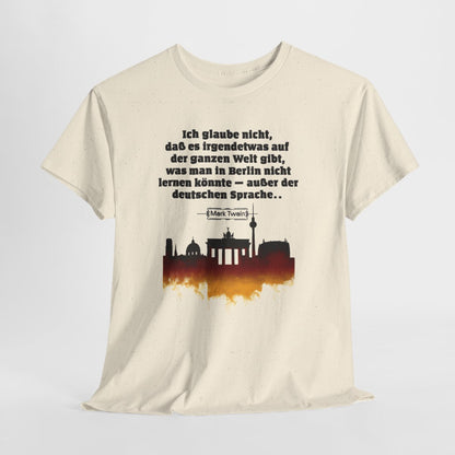 Unisex T-Shirt mit Zitat - Twain - Berlin und die deutsche Sprache – hanging-1